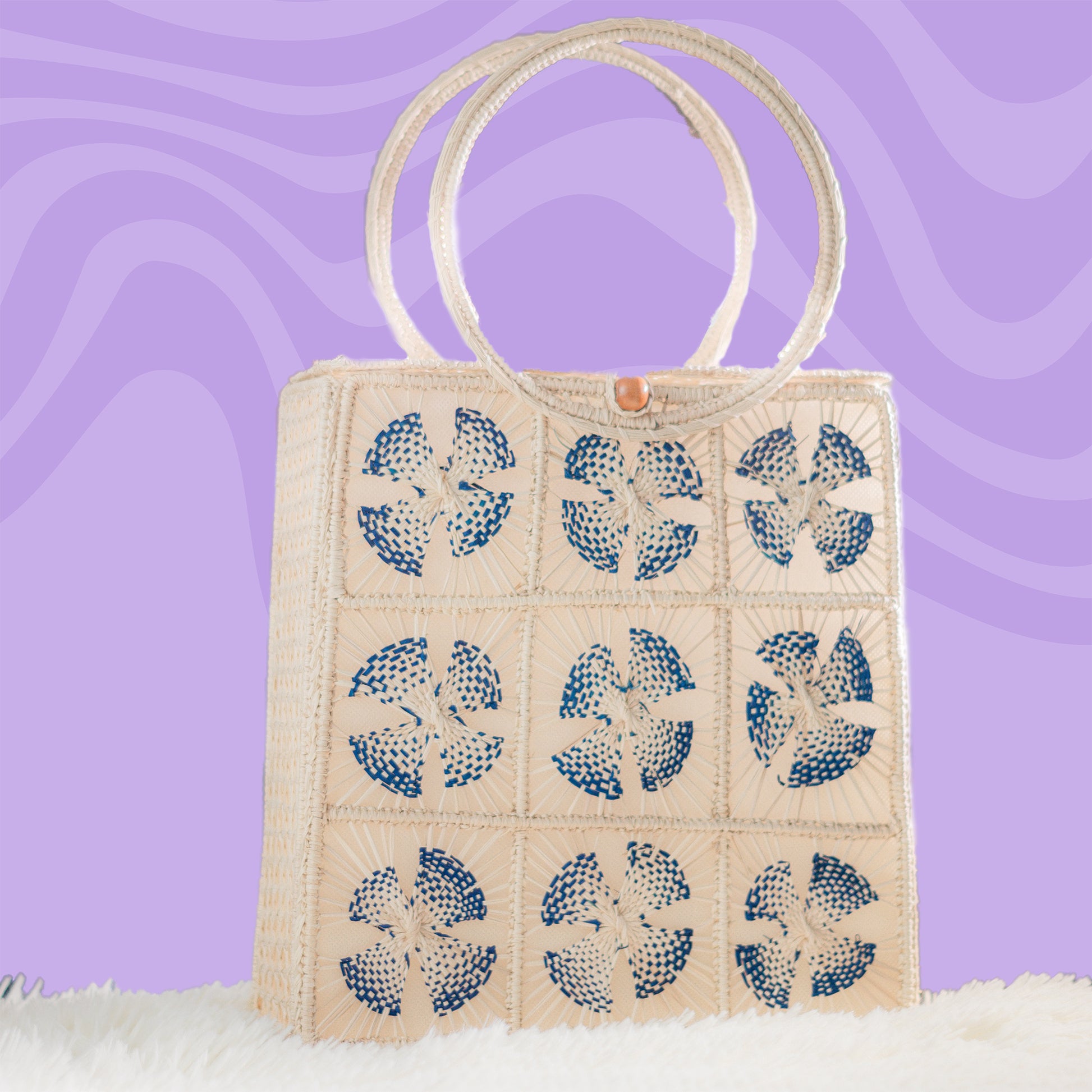 👜 Bolso Artesanal con Diseño Floral Calado – Frescura y Estilo en Cada Detalle