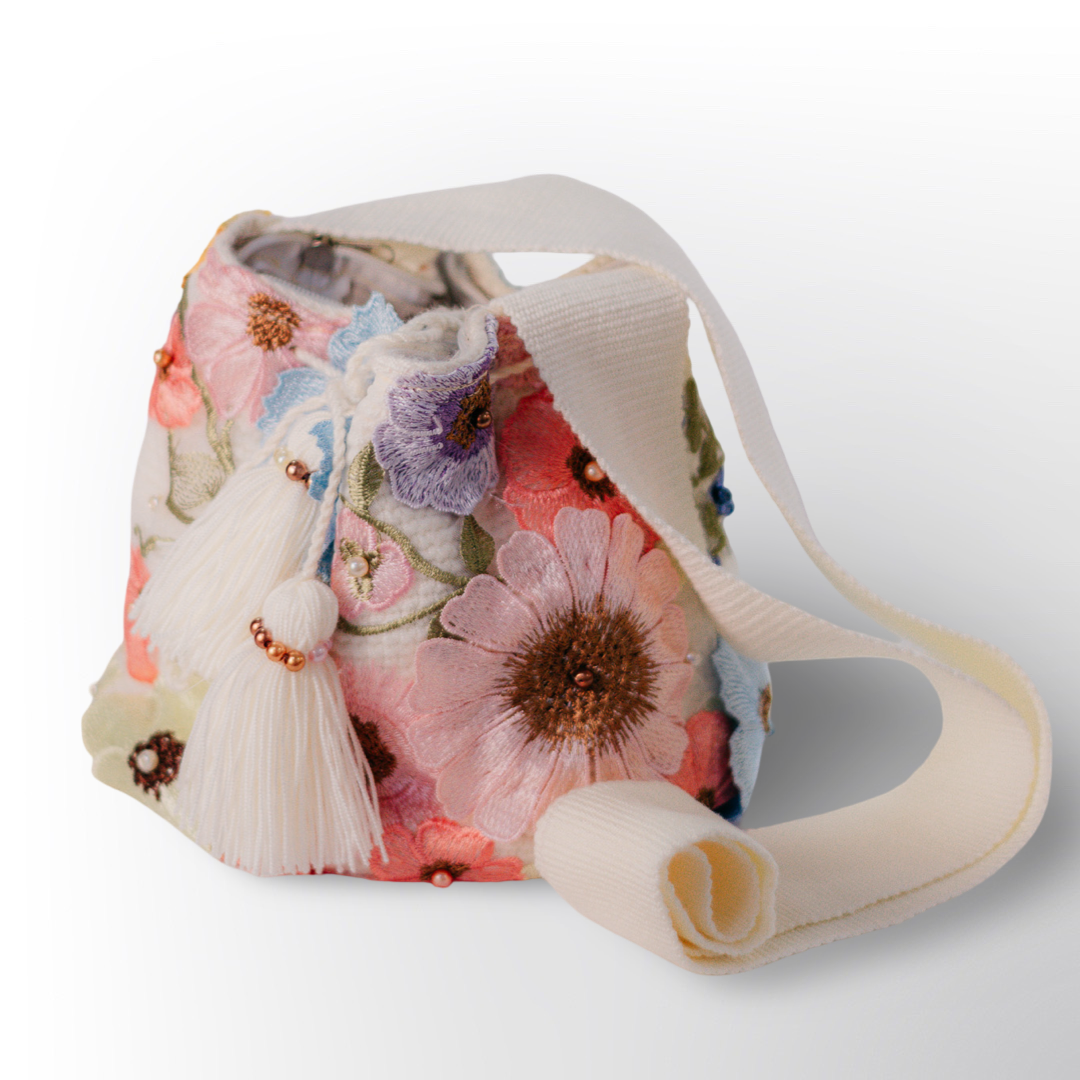 Bolso Wayúu Recamado con Perlas | Mochila Artesanal Elegante