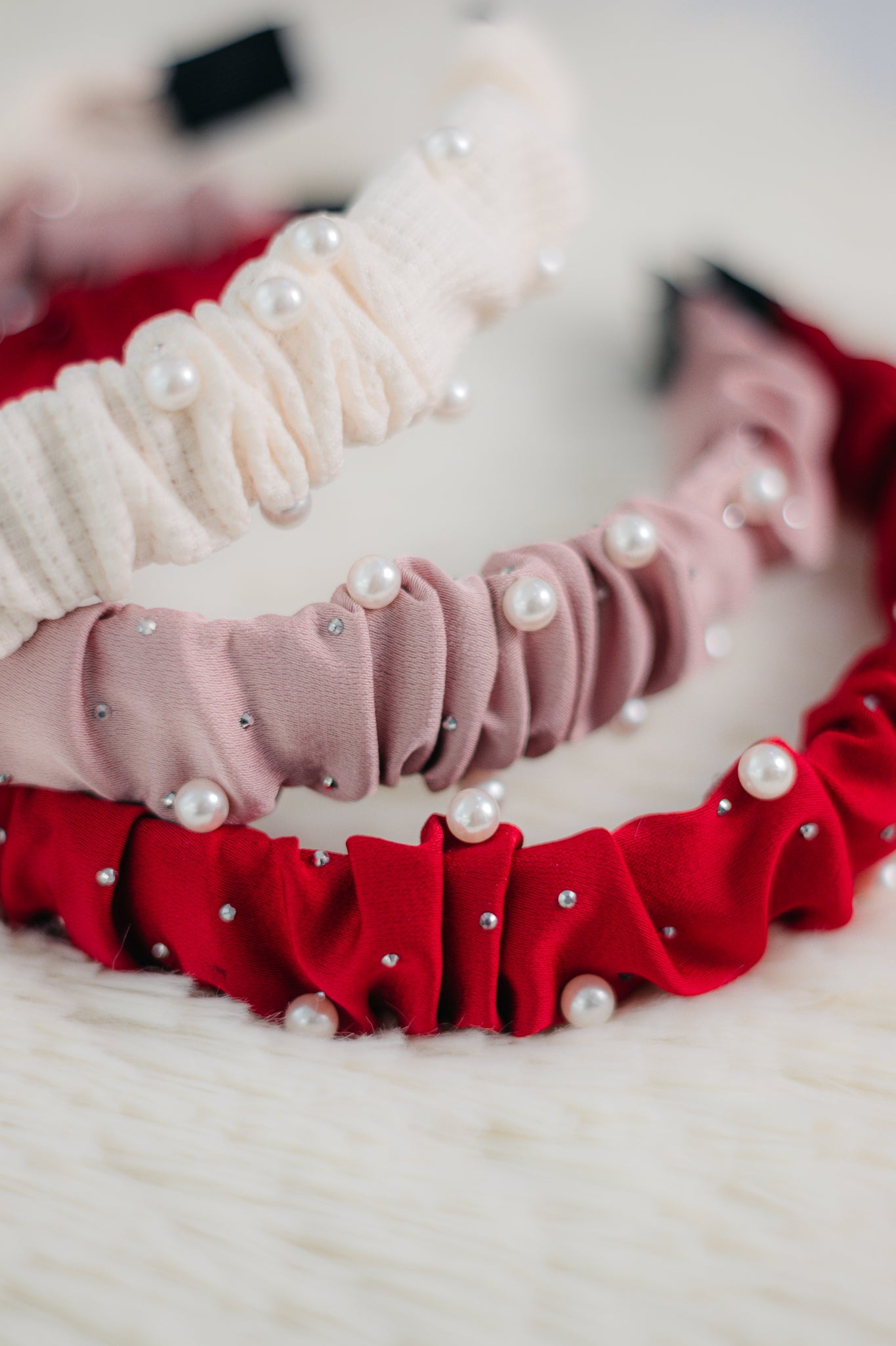 ✨ Set de Scrunchies con Perlas – Diversión y Estilo en Cada Color