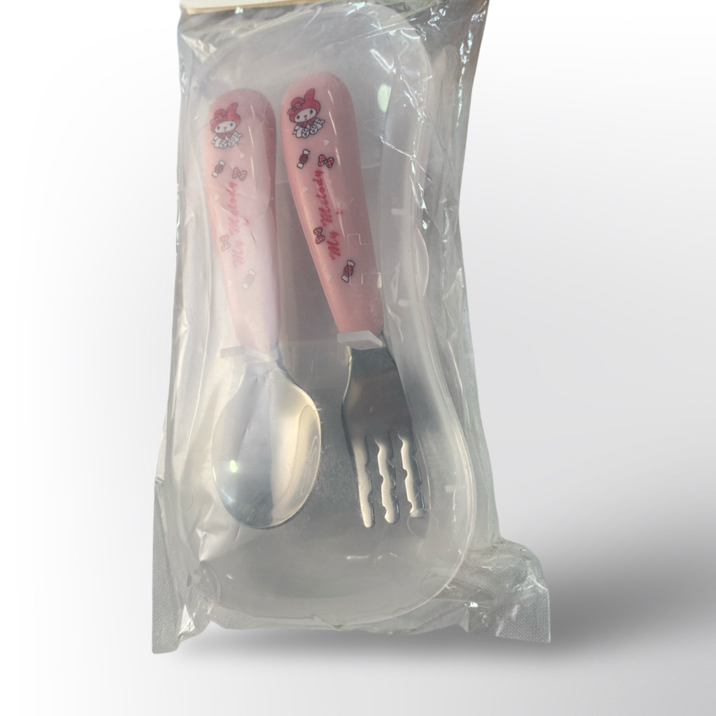 Set de Cubiertos Infantiles Cinnamoroll con Estuche – Tenedor y Cuchara Ergonómicos