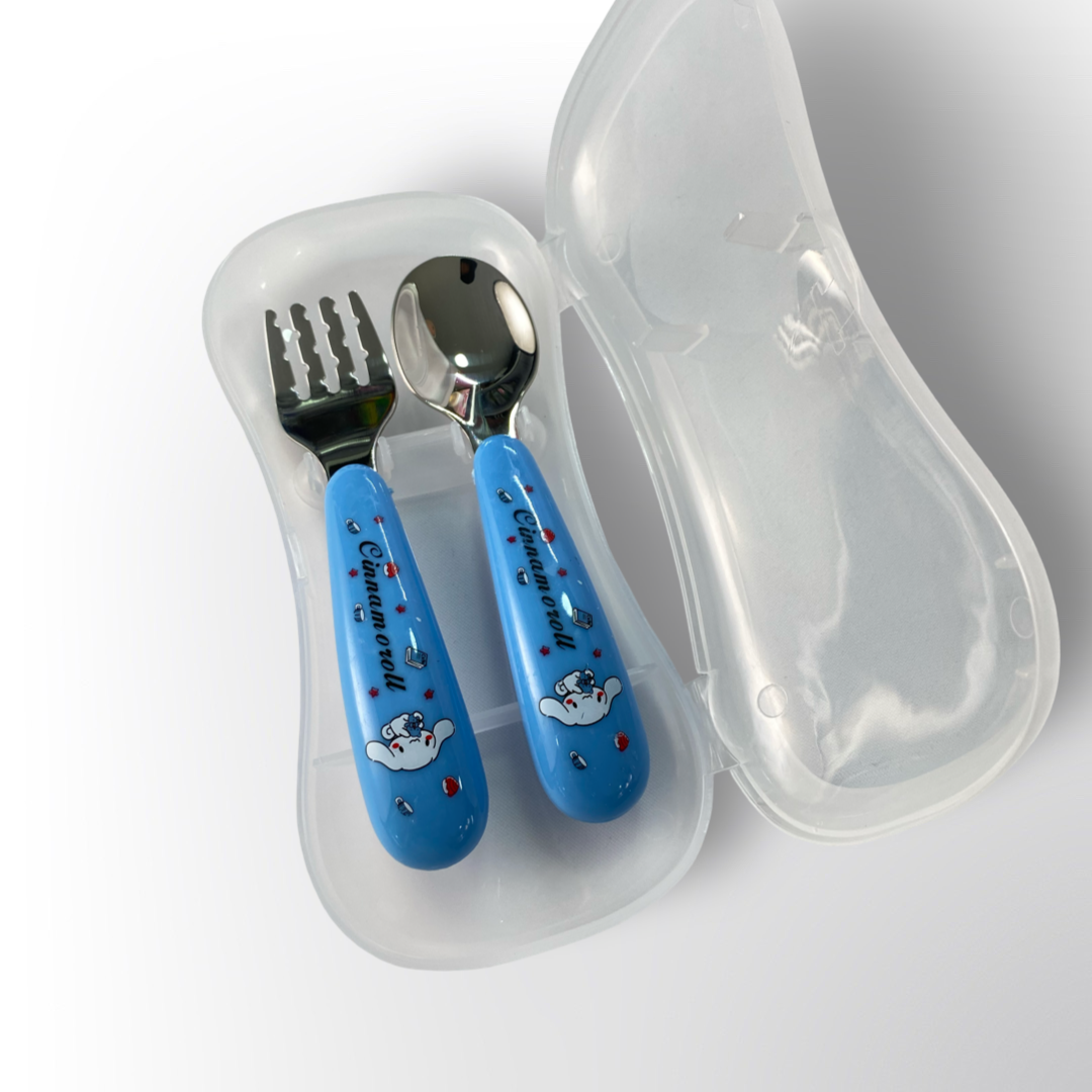 Set de Cubiertos Infantiles Cinnamoroll con Estuche – Tenedor y Cuchara Ergonómicos