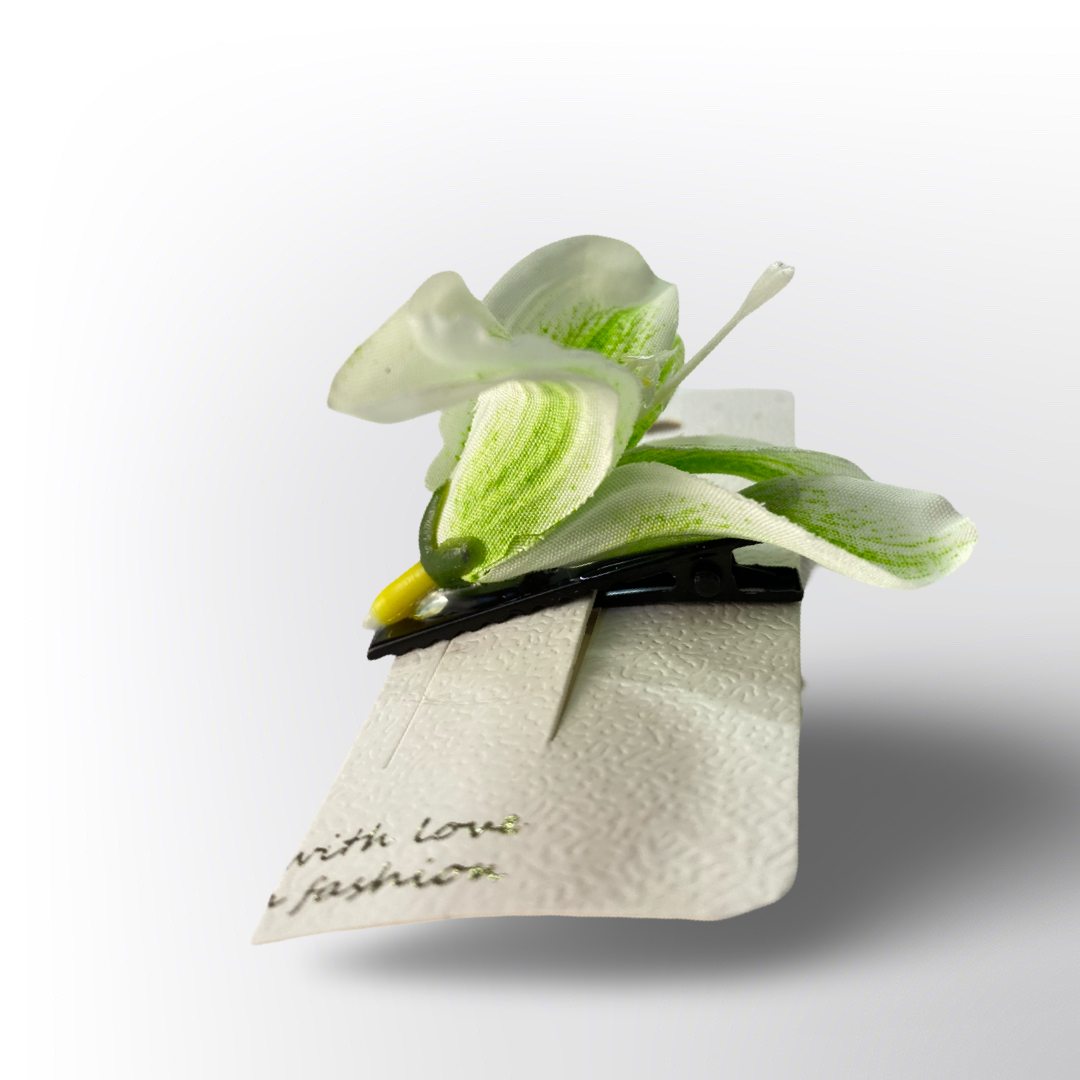 Pinza para Cabello Flor de Lirio Artificial (Surtido de Colores)