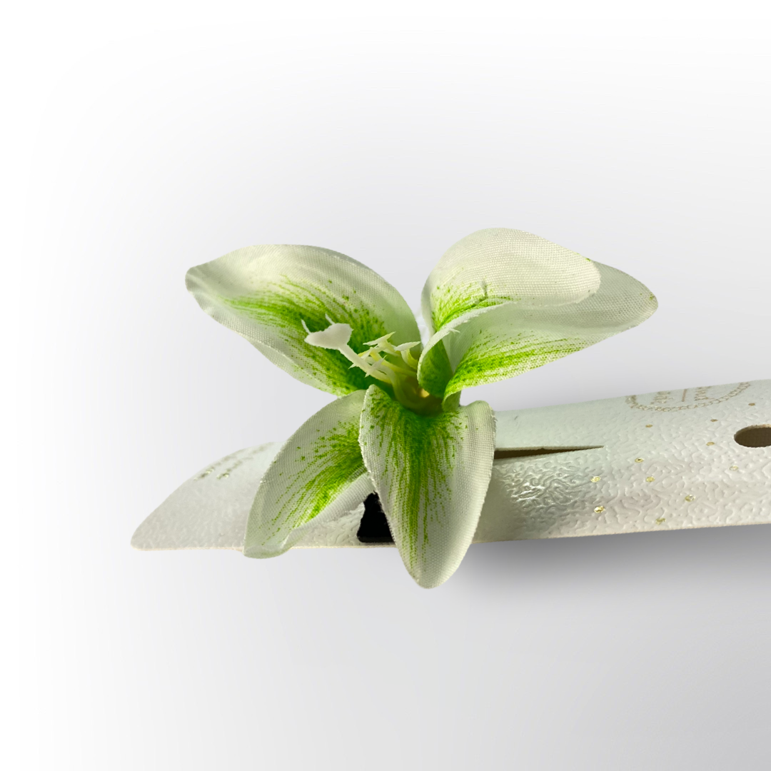 Pinza para Cabello Flor de Lirio Artificial (Surtido de Colores)