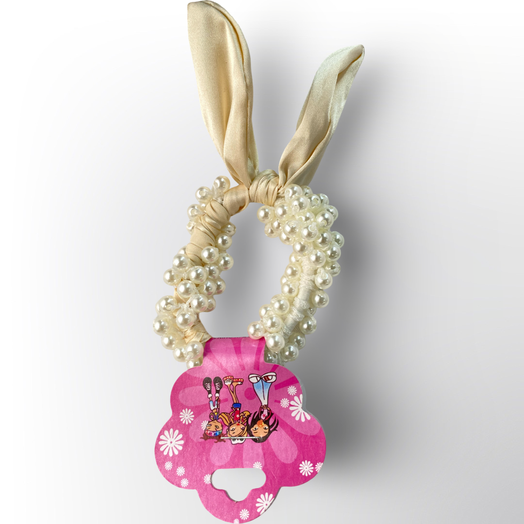Moña con Perlas ✨🎀 – Elástico elegante adornado con perlas y lazo en tela satinada. Ideal para peinados sofisticados o un toque chic en el día a día.