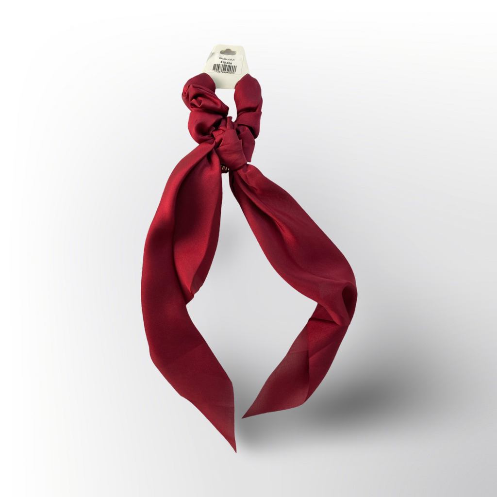 Coletero Rojo con Lazo 🎀 – Scrunchie con moño de tela roja a lunares blancos, perfecto para un look retro y femenino.