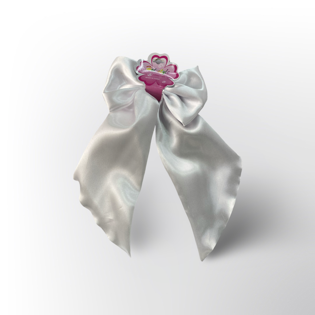 Moño Satín 🤍 – Lazo largo y elegante en satín blanco y negro, perfecto para darle un toque delicado y sofisticado a tu peinado.