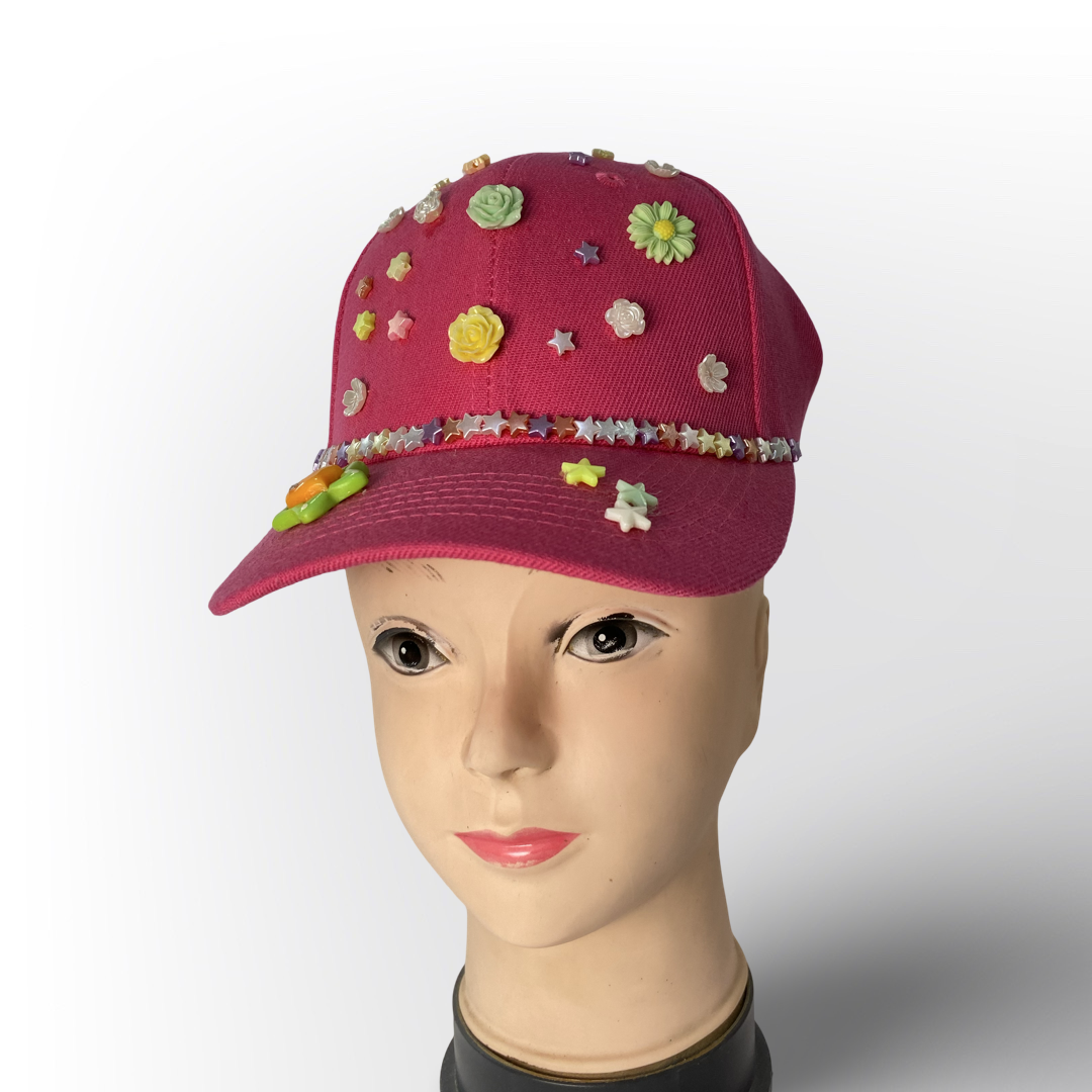 Gorra fucsia para niña con flores y estrellas en relieve – Sombrero divertido y colorido