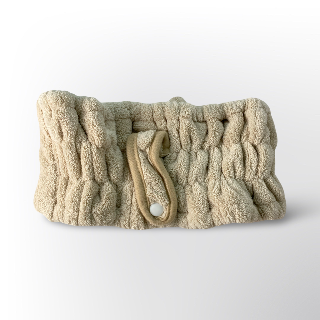 Cinta Facial para Maquillaje y Skincare 🐻✨ – Banda tipo felpa súper suave con diseño de carita tierna, ideal para sostener el cabello mientras te maquillas, lavas el rostro o aplicas mascarillas. ¡Cómoda, práctica y adorable!