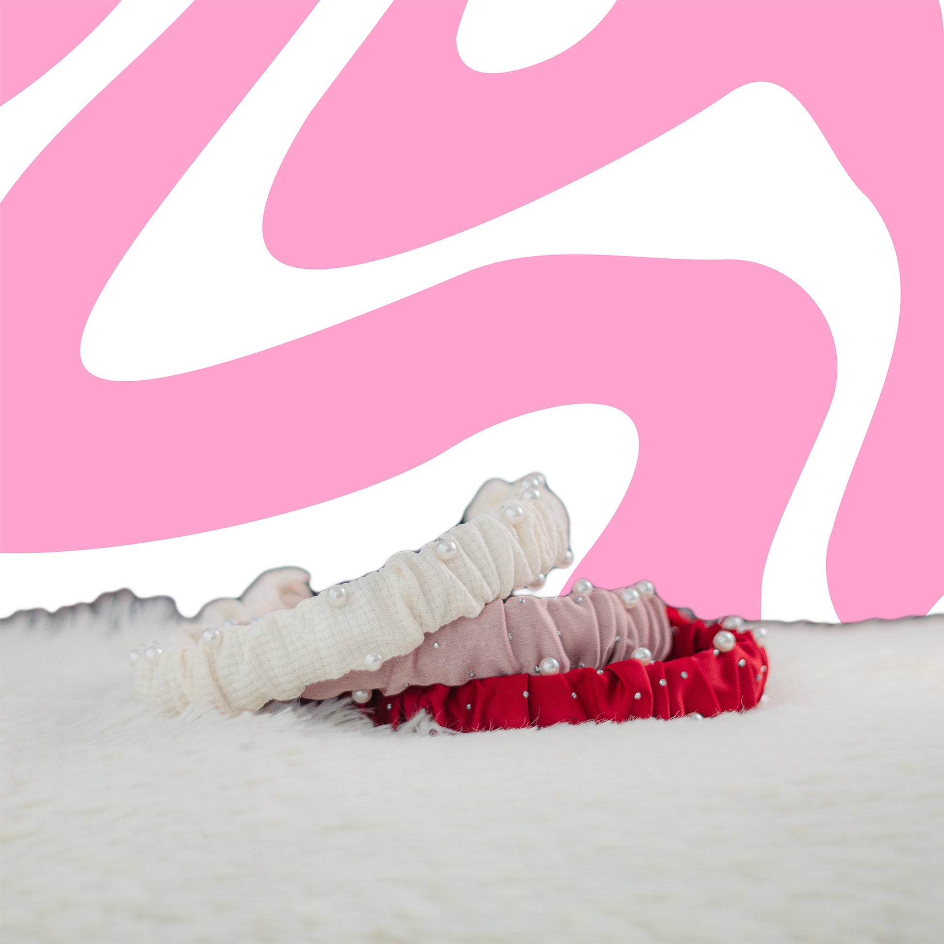 ✨ Set de Scrunchies con Perlas – Diversión y Estilo en Cada Color
