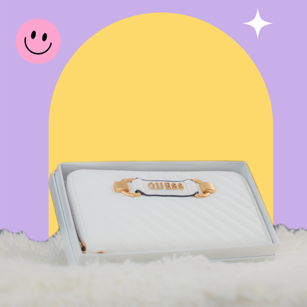 Cartera de Mano con Detalles Dorados – Diseño Elegante y Compacto para Uso Diario