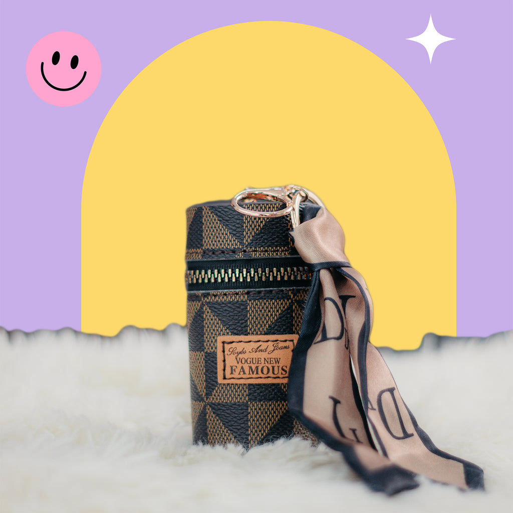 Carteras Compactas Estilo Vintage – Diseño Moderno en Blanco, Negro y Marrón