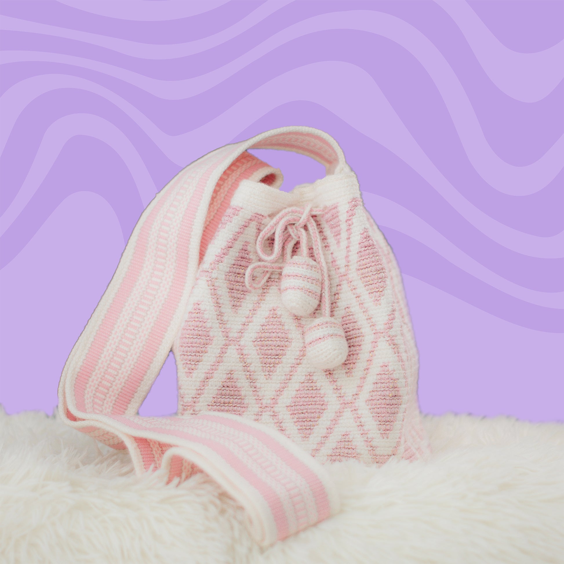 Mochila Wayuu rosa con rombos – Artesanía colombiana hecha a mano