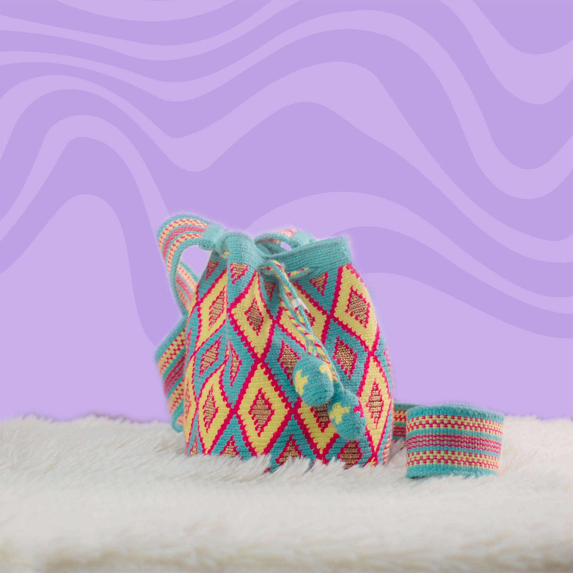 Mochila Artesanal Tejida a Mano – Diseño Étnico Colorido y Original