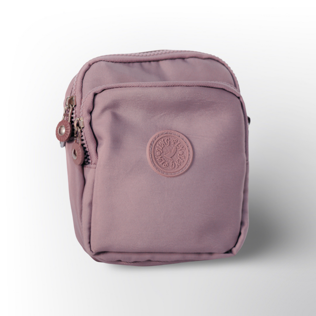 Mini Bolso Casual 🎒 – Práctico y ligero, ideal para uso diario. Con varios compartimentos con cierre y correa ajustable para mayor comodidad