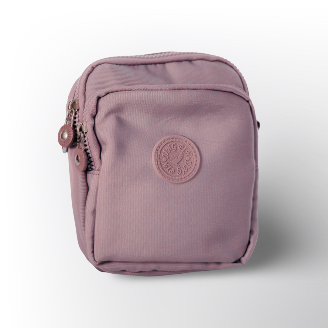 Mini Bolso Casual 🎒 – Práctico y ligero, ideal para uso diario. Con varios compartimentos con cierre y correa ajustable para mayor comodidad